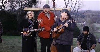 'The Old Rugged Cross' Bluegrass Performance From The Isaacs 