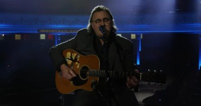 Vince Gill Sings 'Go Rest High On That Mountain' To Honor Fallen Soldiers