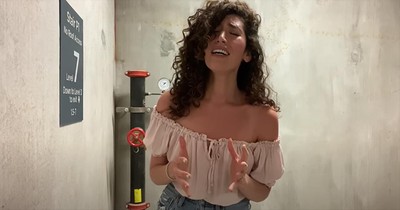 Chilling Vocalist Sings 'Hallelujah' In A Stairwell