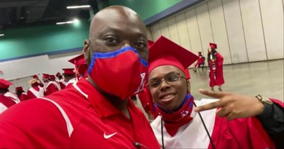 Principal Sings “I Will Always Love You” To Say Goodbye To Students