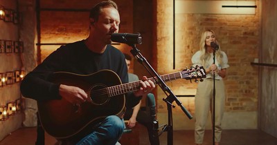 'Hope Of The Ages' Hillsong Worship Acoustic Performance