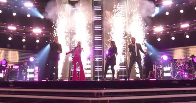 Voice Coaches Perform Powerful Mashup of 'Respect' and 'Hold On, I'm Coming'