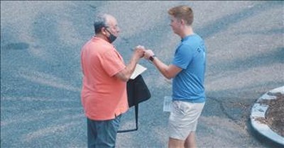 Young Man Gives Compliments To Strangers To Encourage Small Acts Of Kindness 
