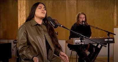 'Never Walk Alone' Hillsong Worship Acoustic Performance 