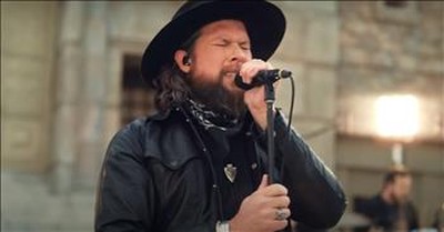 'Go Tell It On The Mountain' Zach Williams Christmas Performance 