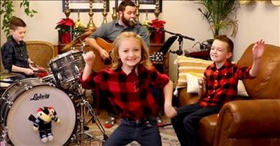 Adorable Family Band Performs 'It's Beginning To Look A Lot Like Christmas' 