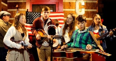Cotton Pickin' Kids Sing 'Christmas In Dixie'