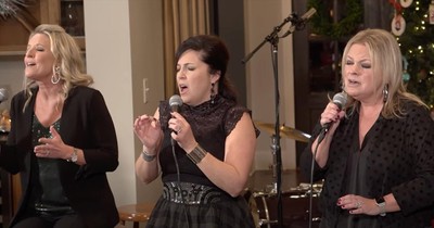 Point Of Grace Sings 'Mary, Did You Know?' And 'What Child Is This?' Medley