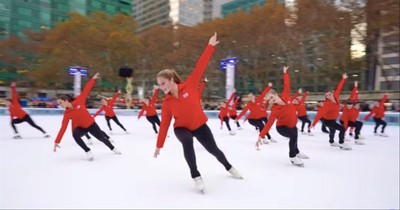 Synchronized Skaters Christmas Routine To 'Walking In A Winter Wonderland'