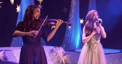 'The Prayer' Duet From Lexi Walker And Violinist