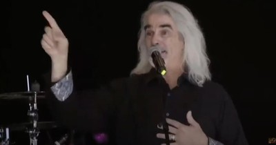 'Leaning On The Everlasting Arms' Guy Penrod Live Performance