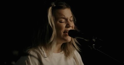 'Give Me Jesus' Acoustic Performance From Upperroom