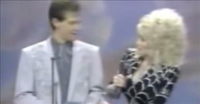 Dolly Parton Surprises A Young Randy Travis During Awards Show 