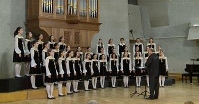 34 Angelic Voices Sing 'Blessed Is The Lord' 