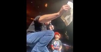 Blake Shelton Pulls 6-Year-Old Awaiting Heart Transplant On Stage For The Sweetest Duet 