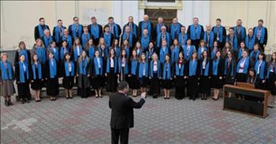 Ukrainian Choir Sings Classic Hymn 'Because He Lives' 
