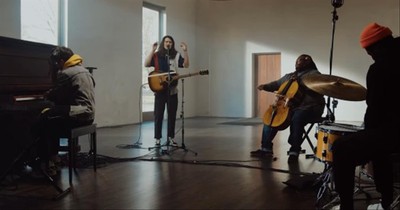 'Maranatha' Acoustic Performance From Passion Music