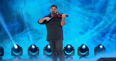 Violinist Sébastien Savard Stuns The Judges With Epic Musical Balancing Act