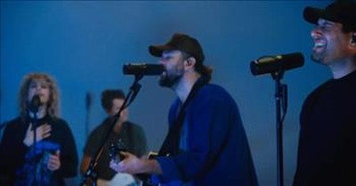 'God Song' Hillsong UNITED Performs At New Song Cafe 