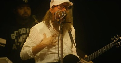 Crowder Sings Live Rendition Of 'How Great Thou Art'