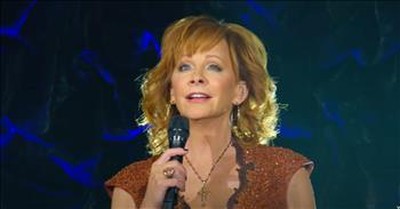 Reba McEntire Performs 'I’ve Got The Lord On My Side / Jesus Loves Me' 