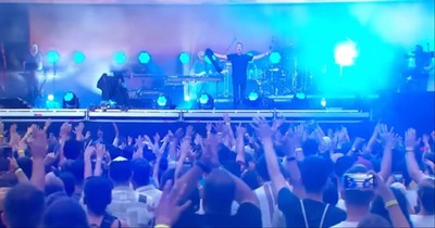 Michael W. Smith Leads Over 50,000 People In Worship With 'Awesome God'