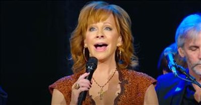 Reba McEntire Performs 'In The Garden / Wonderful Peace' Medley With The Isaacs 