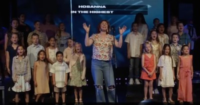 Kim Walker-Smith And Children's Choir Sing 'Hosanna' From Hillsong United