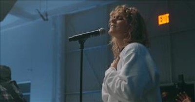 'Never Walk Alone' Live Performance From Hillsong Worship 