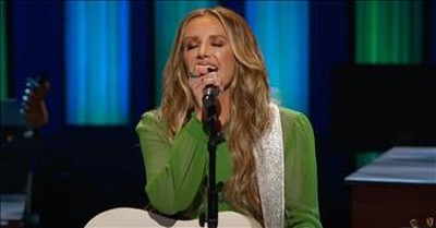 'Dear Miss Loretta' Carly Pearce Sings Touching Tribute In Honor Of Late Country Star 