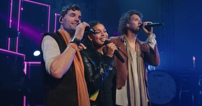 FOR KING + COUNTRY And Jordin Sparks Sing 'Love Me Like I Am'