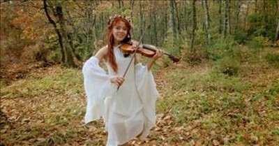 Violinist Lindsey Stirling Performs 'Joy To The World' 