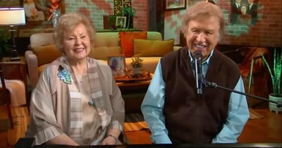 'The Family Of God' Bill Gaither Live Performance