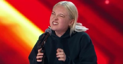 Judge Howie Mandel Hears A Capella Street Busker And Invites Her to Audition