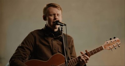 'Praise The King' Corey Voss Acoustic Worship Performance