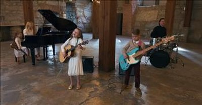 Christian Family Sings ‘You Say’ Cover By Lauren Daigle 