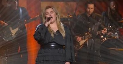 Kelly Clarkson Sings Chilling Rendition Of 'Bridge Over Troubled Water' 