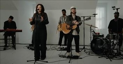 ‘The Dove’ Kari Jobe And The Belonging Co Acoustic Performance 