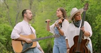 Southern Raised Bluegrass Performs 'Gentle On My Mind' 