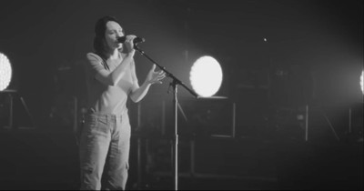 'Precious Blood' Live From Bethel Music, Hannah McClure And Amanda Cook