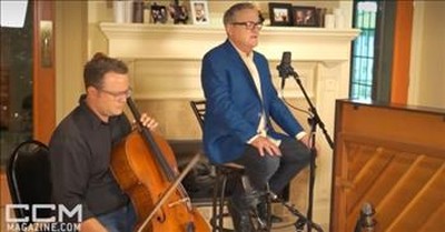 Mark Lowry Performs ‘Mary, Did You Know?’ 