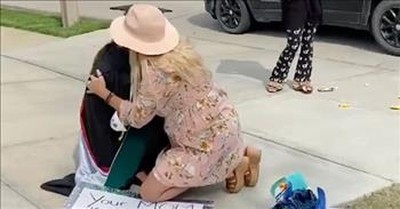 TikTok Helps Woman Reunite With Strangers Who Prayed Over Her At Airport 
