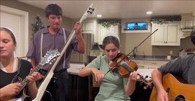 Bluegrass Gospel Family Performs ‘Just a Closer Walk With Thee’ 