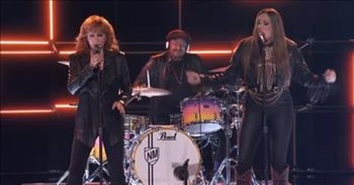 Reba McEntire And Jacquie Roar Cover Wynonna Judd’s ‘No One Else On Earth’ 