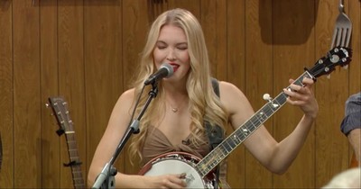 Glen Campbell’s Daughter, Ashley Campbell, Sweet Performance Of ‘Pancho And Lefty’