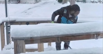 Amazon Driver Shovels Snow Off Man’s Wheelchair Ramp