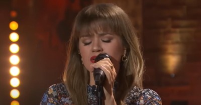 Kelly Clarkson Emotional Cover Of Reba McEntire's 'Till You Love Me'