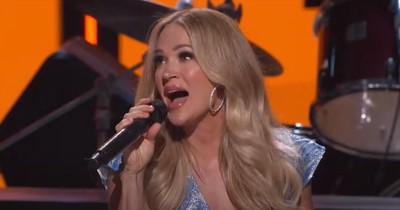 Carrie Underwood Rocks 'Should've Been A Cowboy' In Tribute To Toby Keith