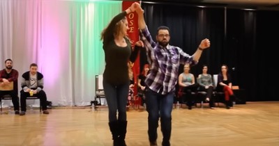 Couple's Improvised Moves Lead to Thunderous Applause