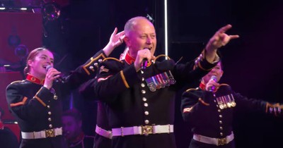 Fantastic Earth, Wind  Fire Medley Brings the House Down